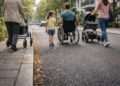BARRIEREFREIHEIT UND INKLUSION: WIE PU-ASPHALT SICHERHEIT FÜR ALLE SCHAFFT
