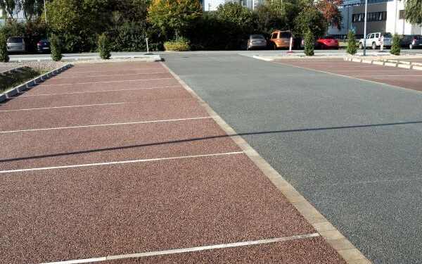 GESTALTUNG UND DESIGN: FARBEN, STRUKTUREN UND ARCHITEKTUR MIT PU-ASPHALT