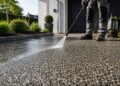 PU-ASPHALT REINIGEN: SO BLEIBEN POREN, OBERFLÄCHE UND WASSERDURCHLÄSSIGKEIT DAUERHAFT ERHALTEN
